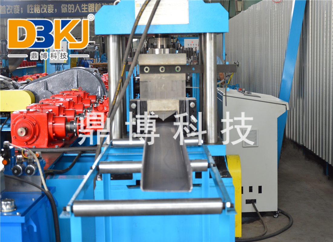 U型鋼成型機